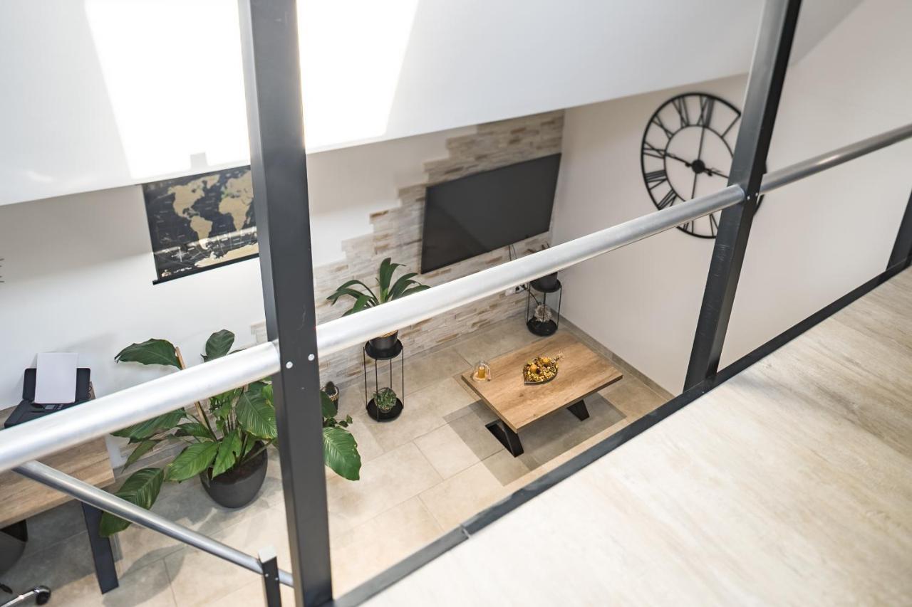 Loft Avec Jardin Et Parking Prive Apartman Troyes Kültér fotó
